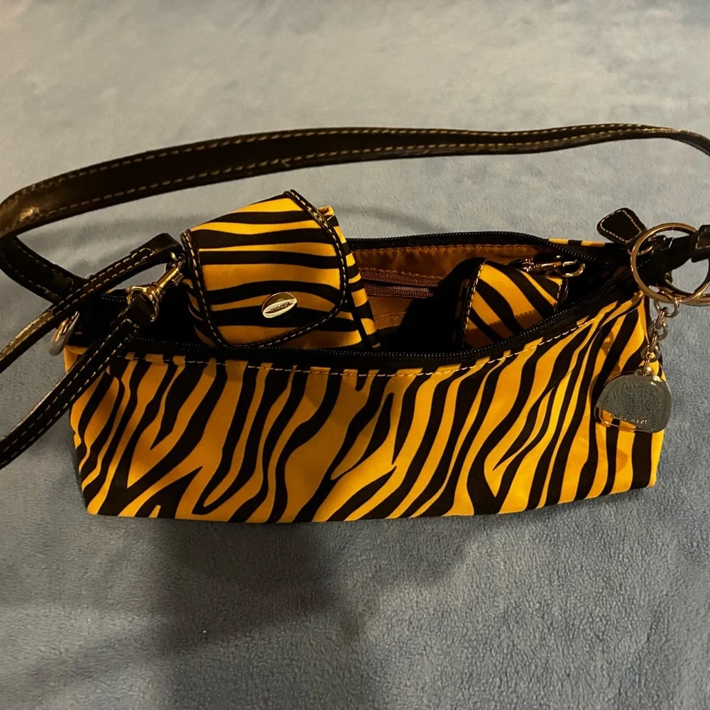 Nine West Black and Tan Handbag - Picture 3 of 12